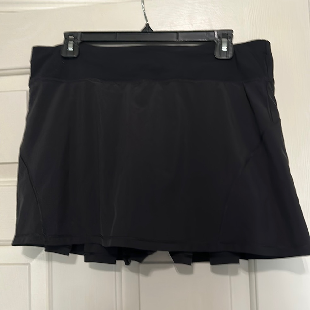 Lululemon black circuit breaker skirt / skort size 10